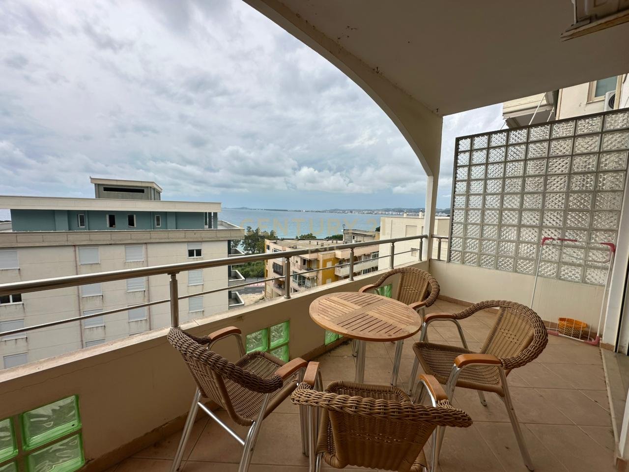 APARTAMENT 1+1 PER QIRA UJI I FTOHTE, PAMJE BALLORE NE DET