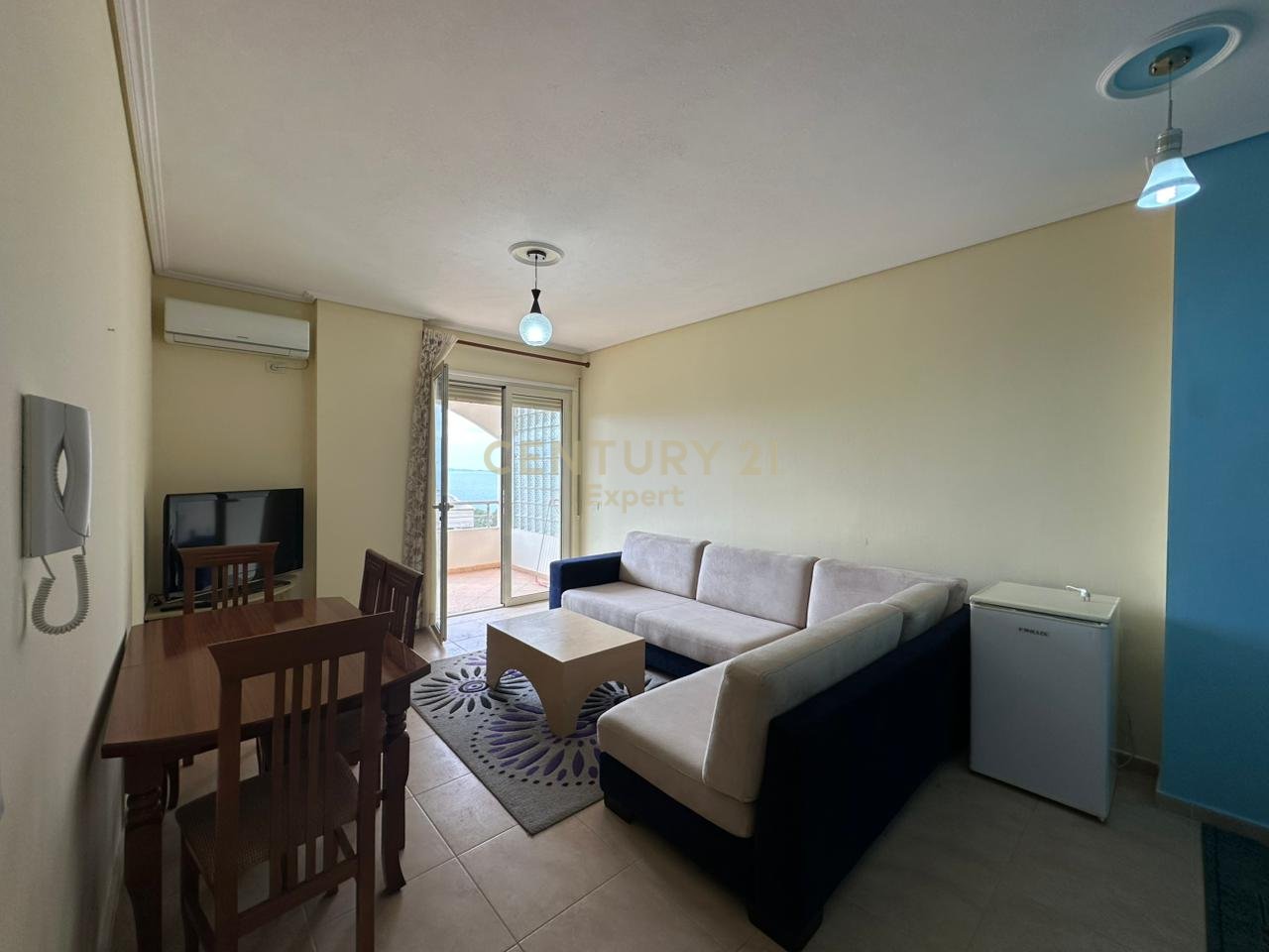 APARTAMENT 1+1 PER QIRA UJI I FTOHTE, PAMJE BALLORE NE DET