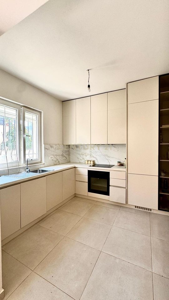 For sale: 2+1 apartment with a private entrance and a private yard!