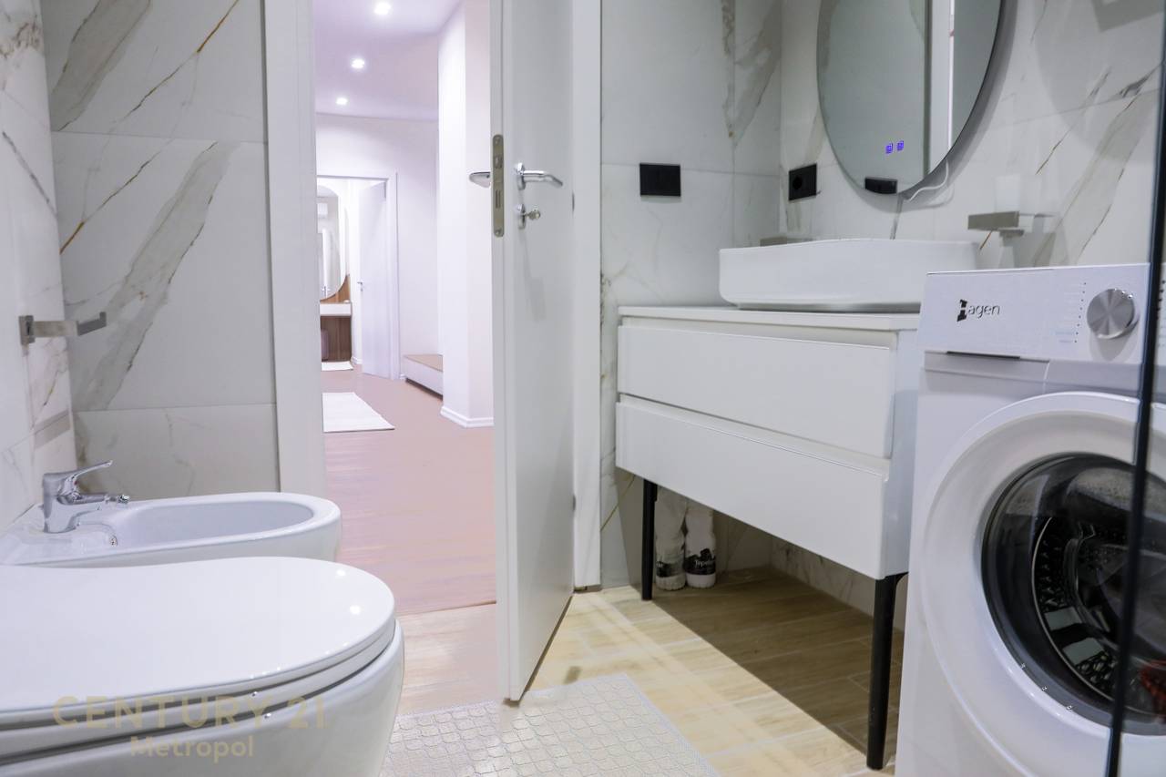 APARTAMENT MODERN PER QERA PRANE QENDRES SE TIRANES!