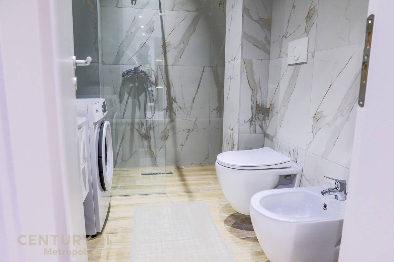 APARTAMENT MODERN PER QERA PRANE QENDRES SE TIRANES!