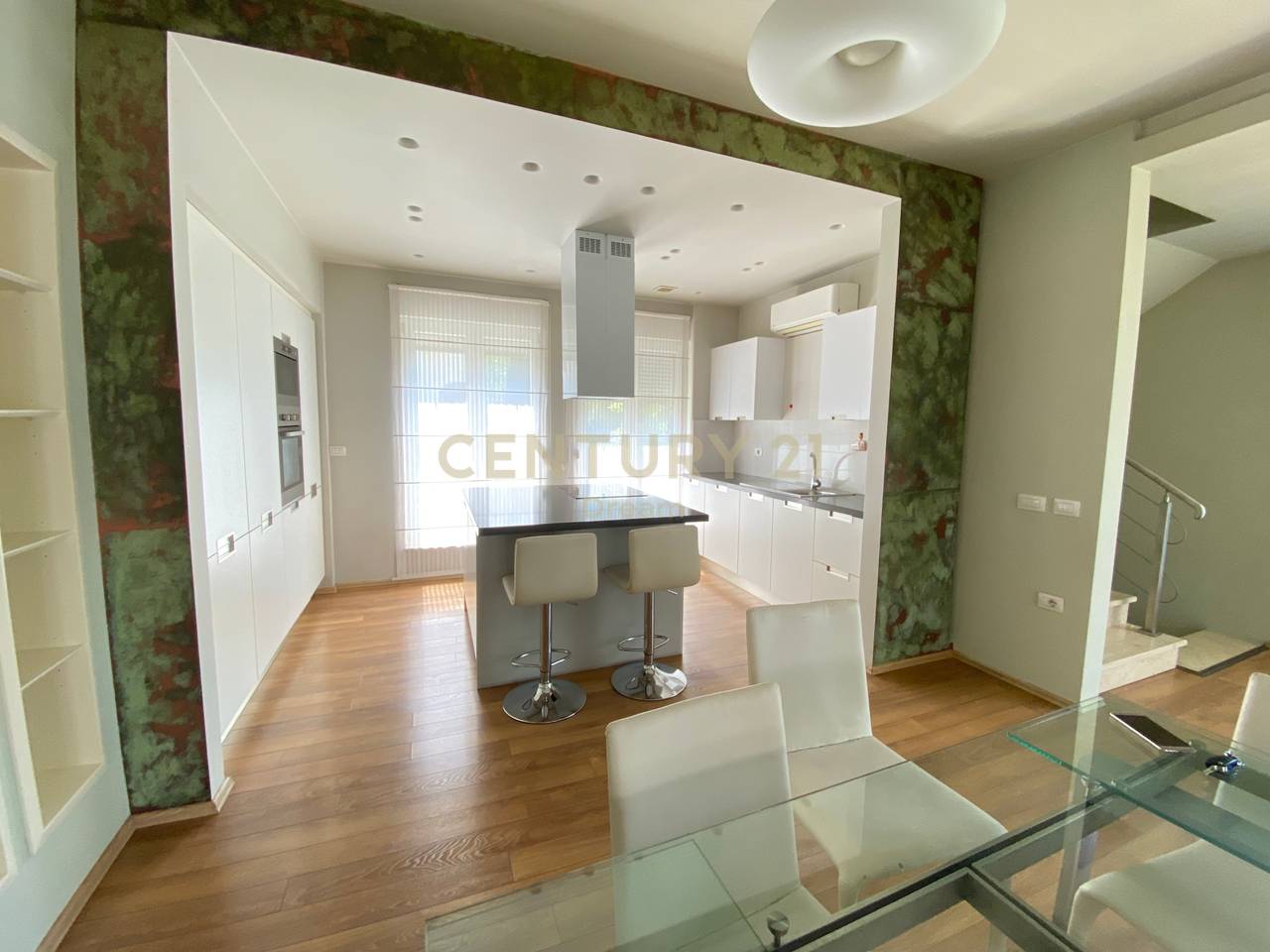 Jepet Vile me Qira - Kompleksi White House TEG