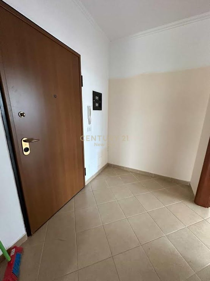 Apartament 2+1+2 me pamje deti per shitje