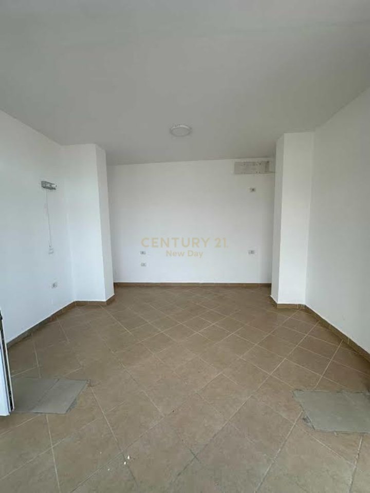 Apartament 2+1+2 me pamje deti per shitje