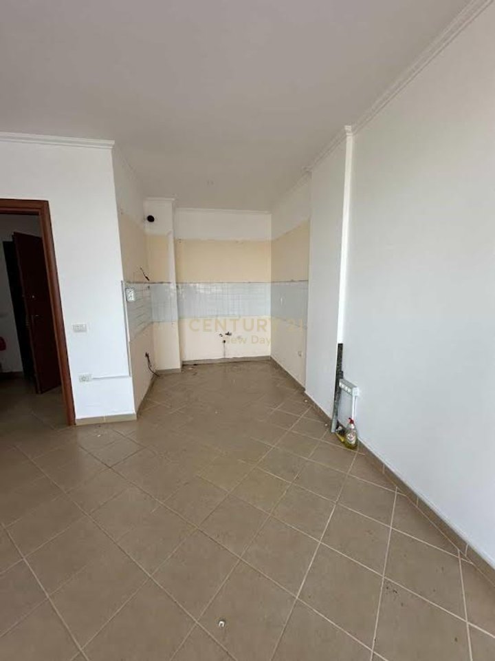Apartament 2+1+2 me pamje deti per shitje