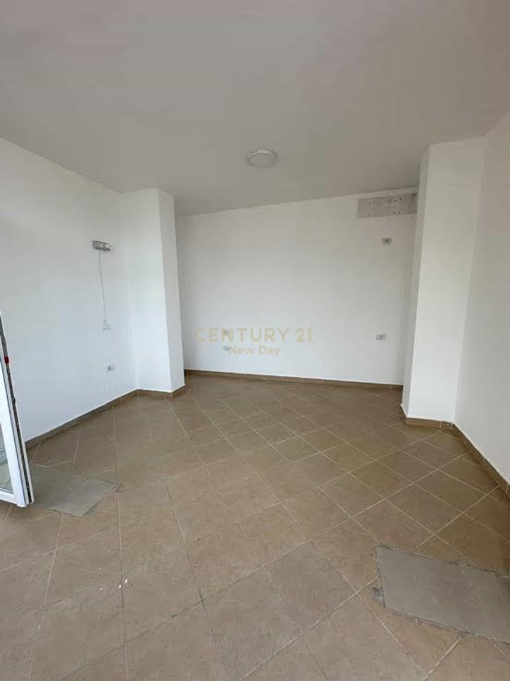 Apartament 2+1+2 me pamje deti per shitje