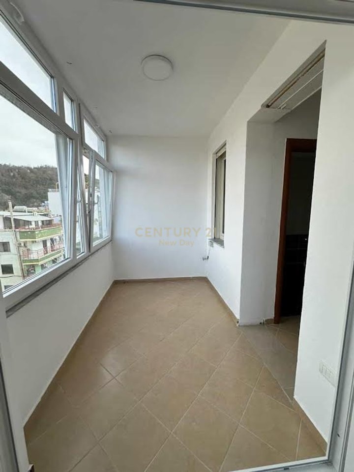 Apartament 2+1+2 me pamje deti per shitje