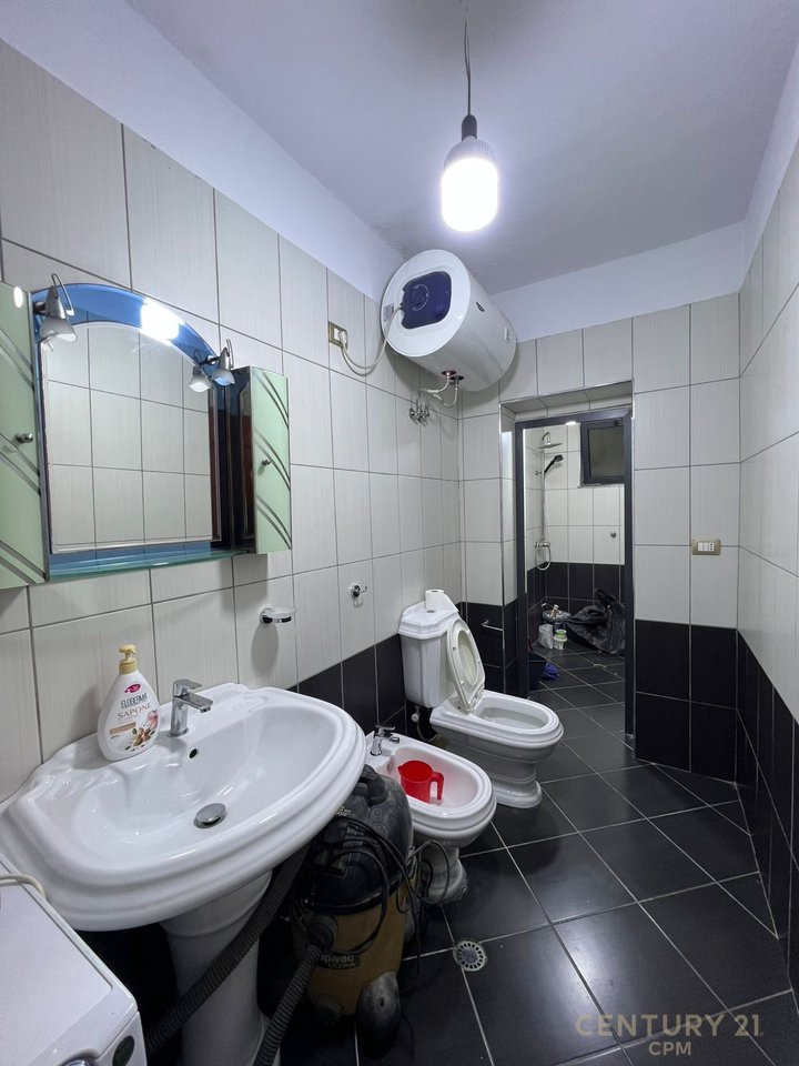 A 2+1 apartment with a yard is for rent in the Don Bosko area, near Astir Bar, one of the most sought-after and accessible areas of Tirana.