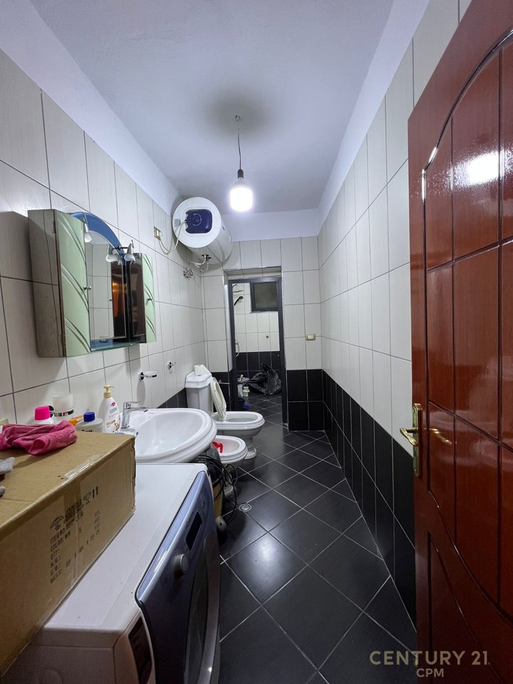 A 2+1 apartment with a yard is for rent in the Don Bosko area, near Astir Bar, one of the most sought-after and accessible areas of Tirana.