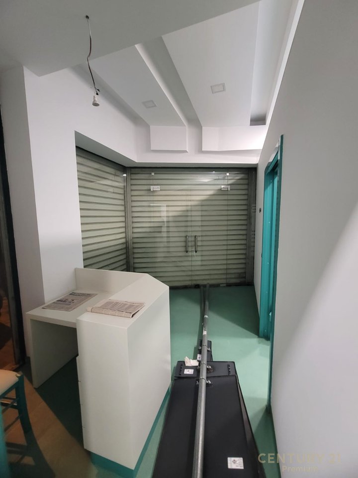 COMMERCIAL SPACE FOR SALE – PETRONINI LUARASI STREET!