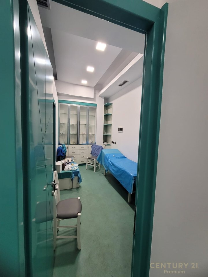 COMMERCIAL SPACE FOR SALE – PETRONINI LUARASI STREET!