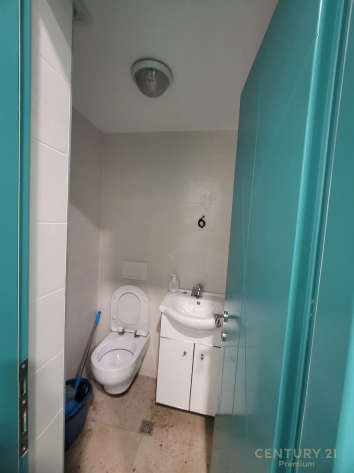 COMMERCIAL SPACE FOR SALE – PETRONINI LUARASI STREET!