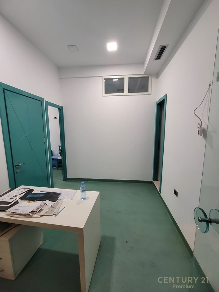 COMMERCIAL SPACE FOR SALE – PETRONINI LUARASI STREET!