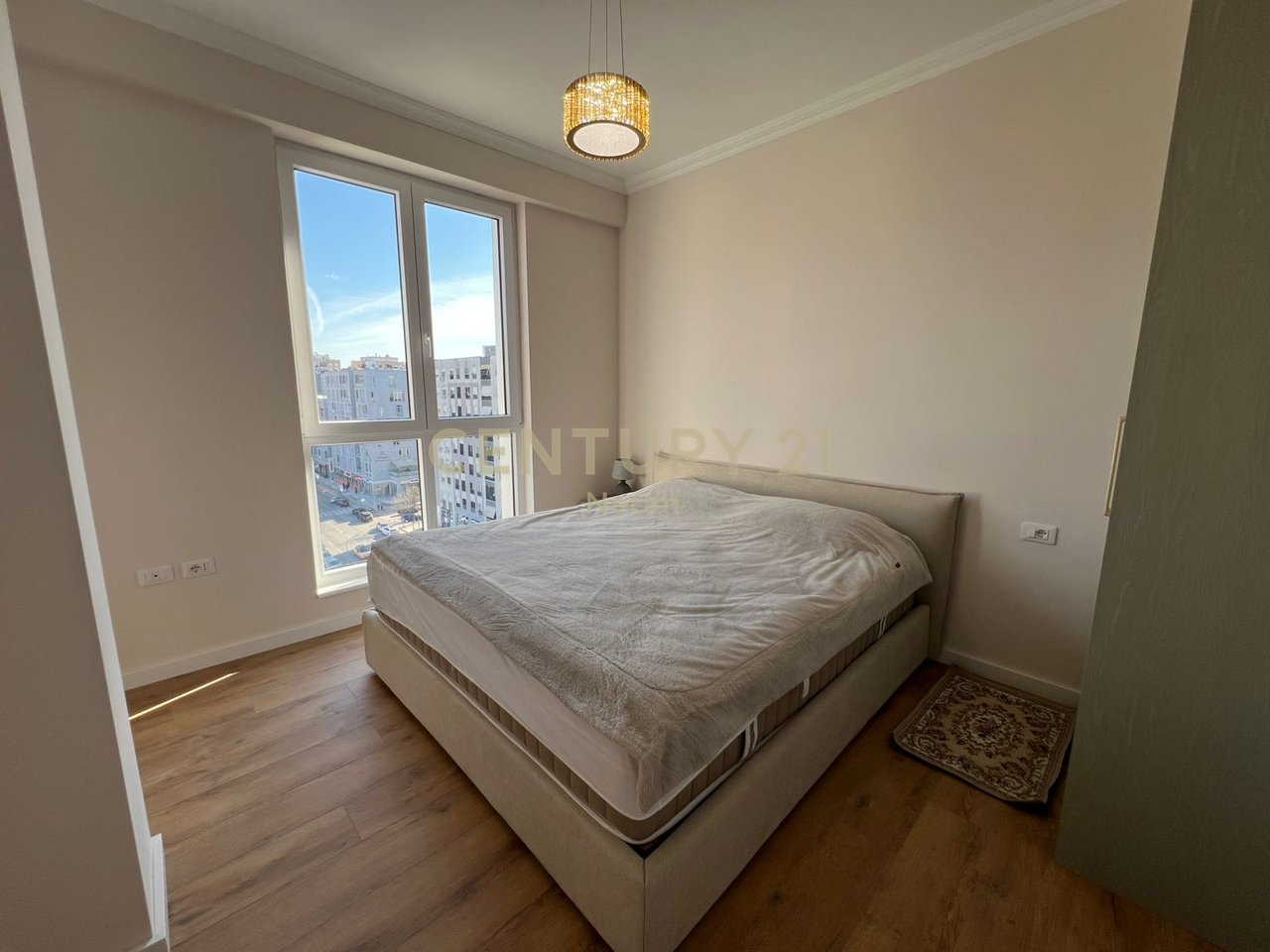 Jepet me qira apartament 1+1 – Komuna e Parisit
