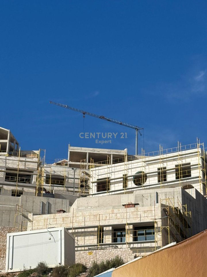 MEDIO VILE IN VENDITA NEL VILLAGGIO DI FOLIE JALE!!