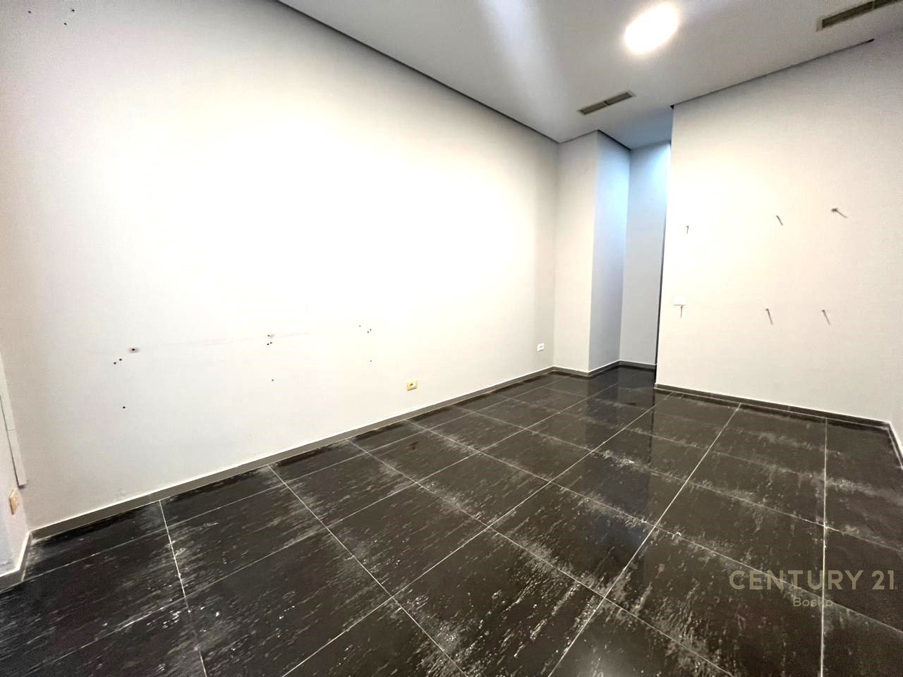 Qera, Ambient Biznesi, Zogu i Zi.