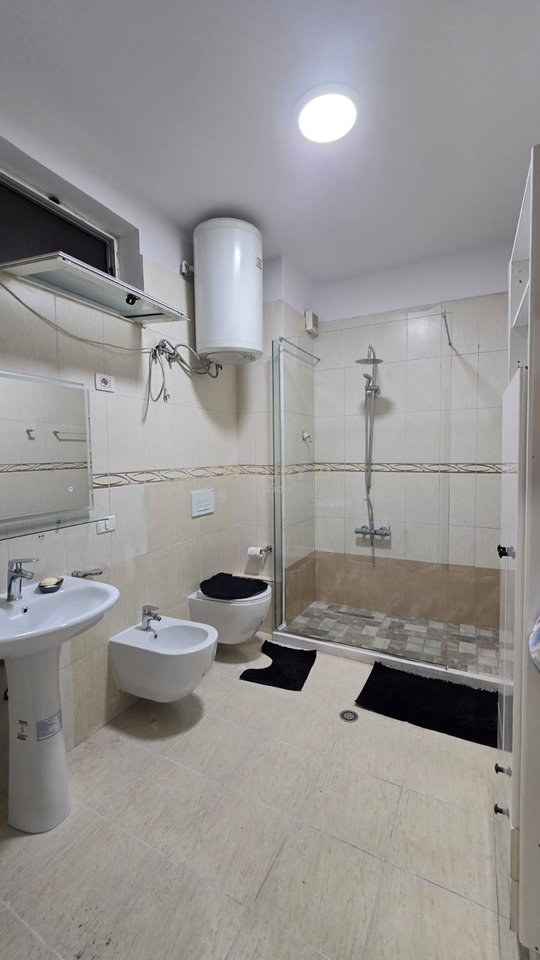 JAPIM ME QIRA APARTAMENT 1+1,RRUGA E ELBASANIT!