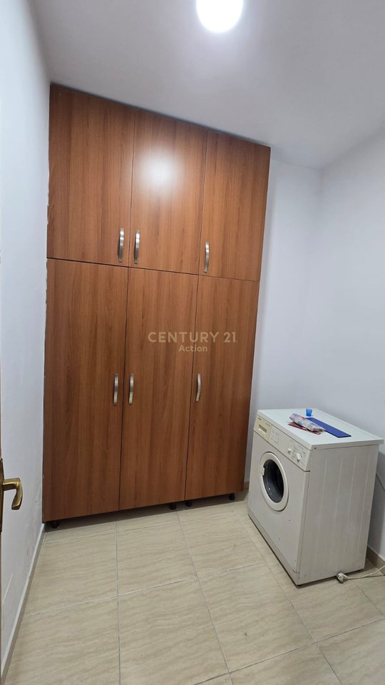 JAPIM ME QIRA APARTAMENT 1+1,RRUGA E ELBASANIT!