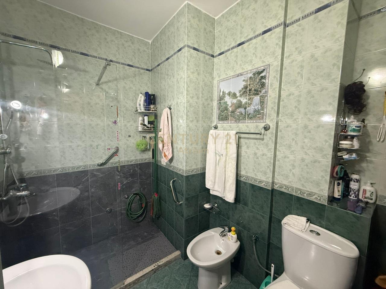 SHITET APARTAMENT 2+1+2 TEK RRUGA KAVAJES!