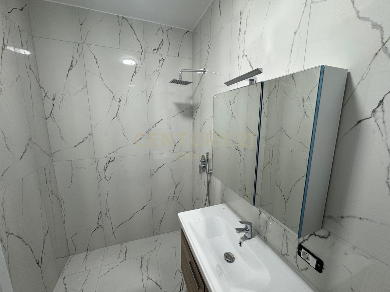 Apartament 2+1+2 Me Qira në Ish Fusha e Aviacionit, Tiranë - 65 000 lekë | 100.87 m²