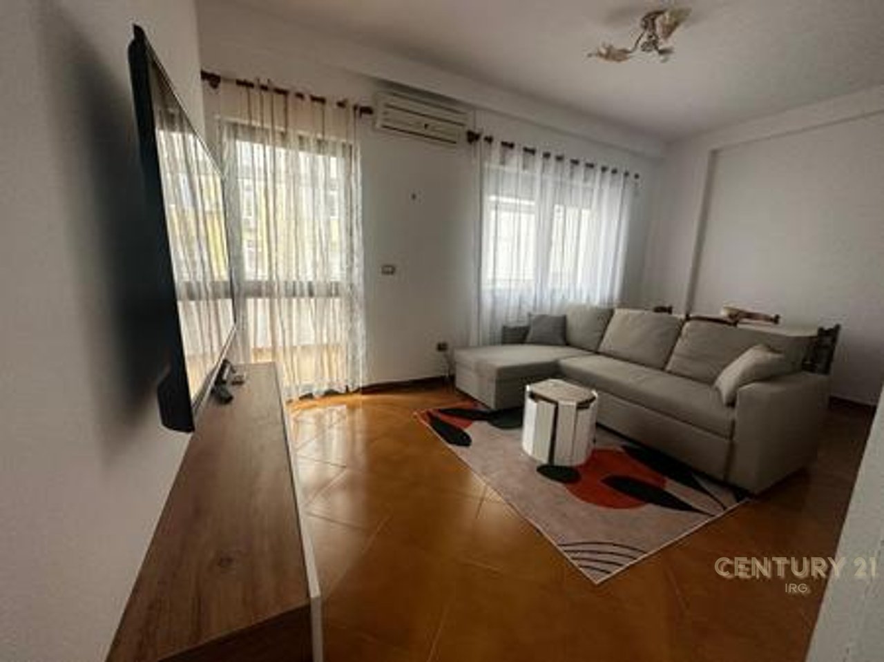 Apartament 1+1me Qira – Komuna e Parisit