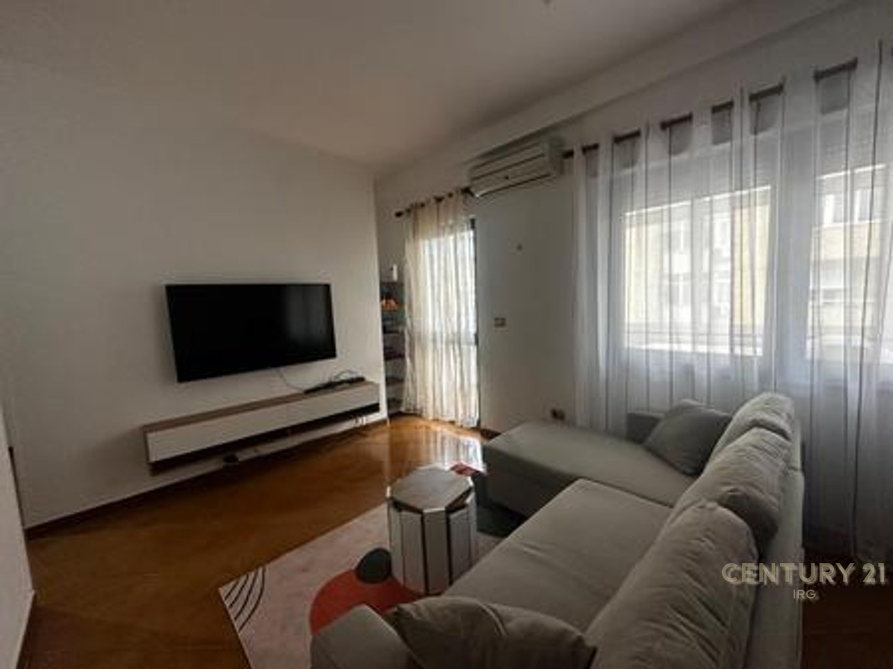 Apartament 1+1me Qira – Komuna e Parisit
