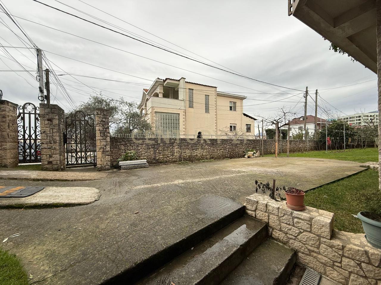 Jepet Garsoniere me qira (Kodra Priftit)