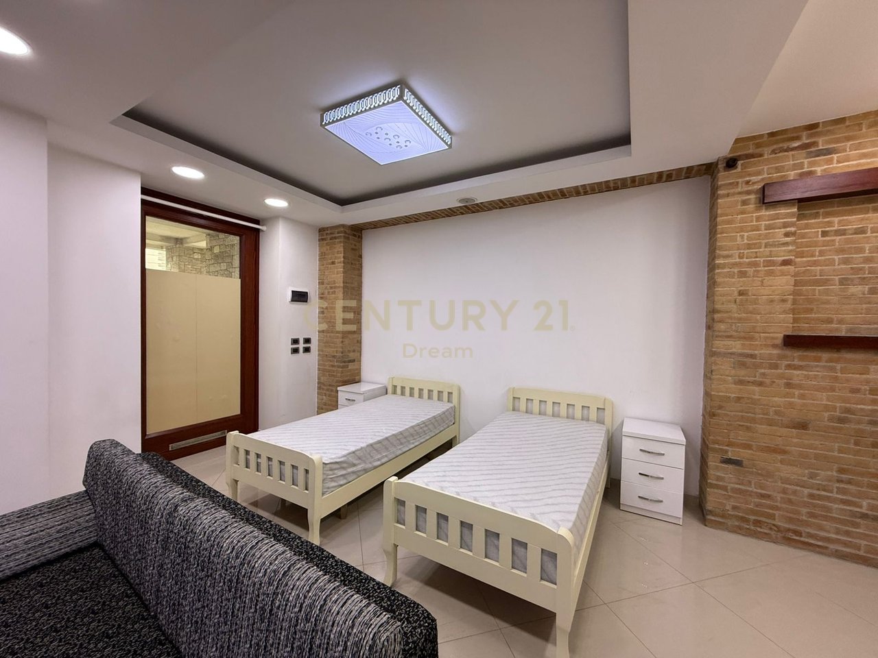 Jepet Garsoniere me qira (Kodra Priftit)