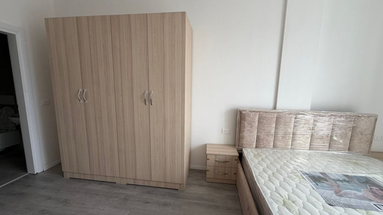 Apartament 2+1 Me Qira në sheshi Shqiponja , , Tiranë - 700mije leke  | 98 m²