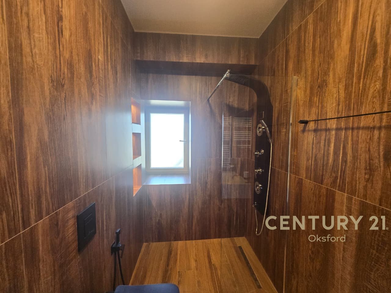 JEPET ME QIRA APARTAMENT 2+1+POST PARKIMI TE LIQENI FARKES!