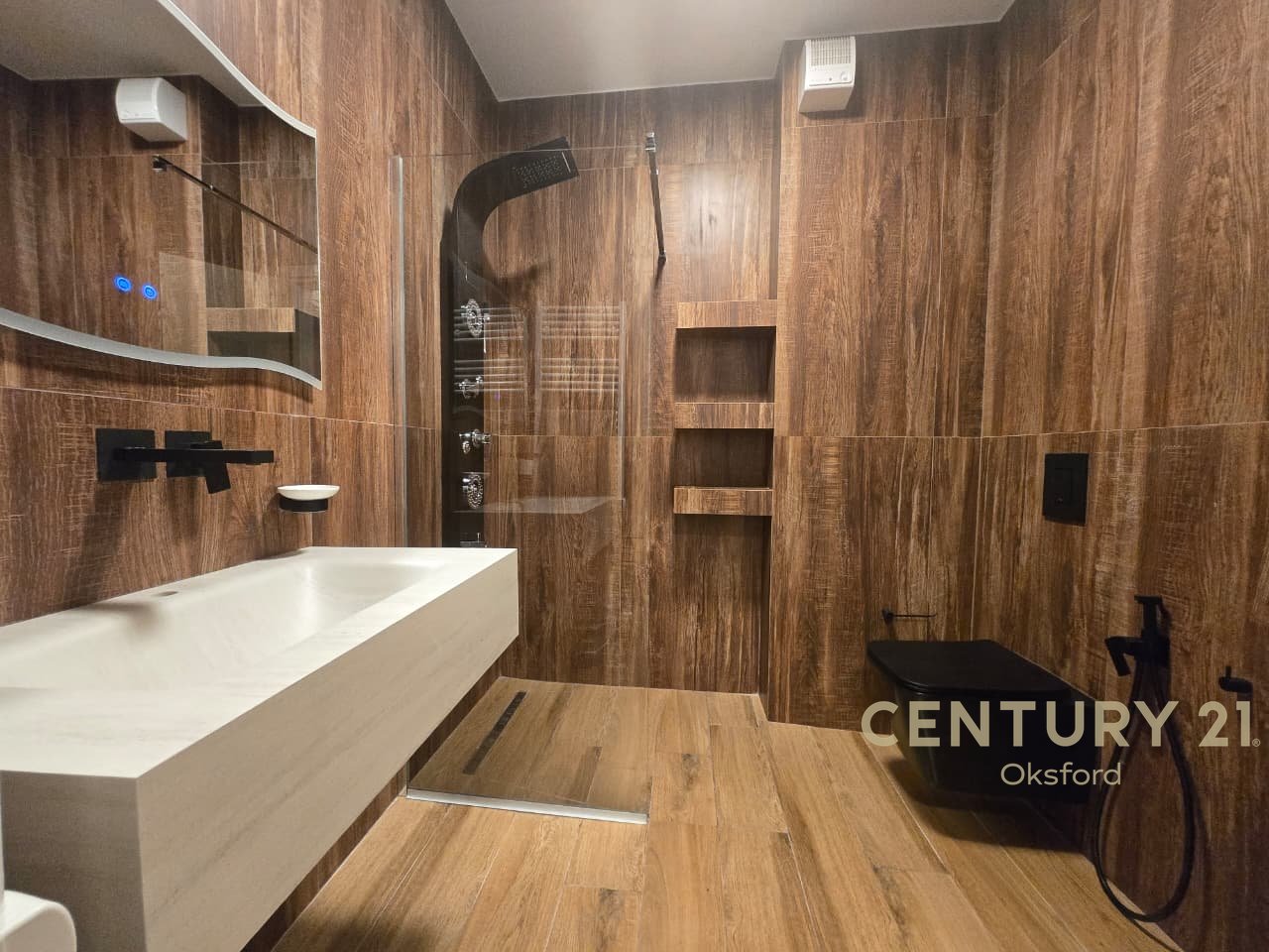 JEPET ME QIRA APARTAMENT 2+1+POST PARKIMI TE LIQENI FARKES!