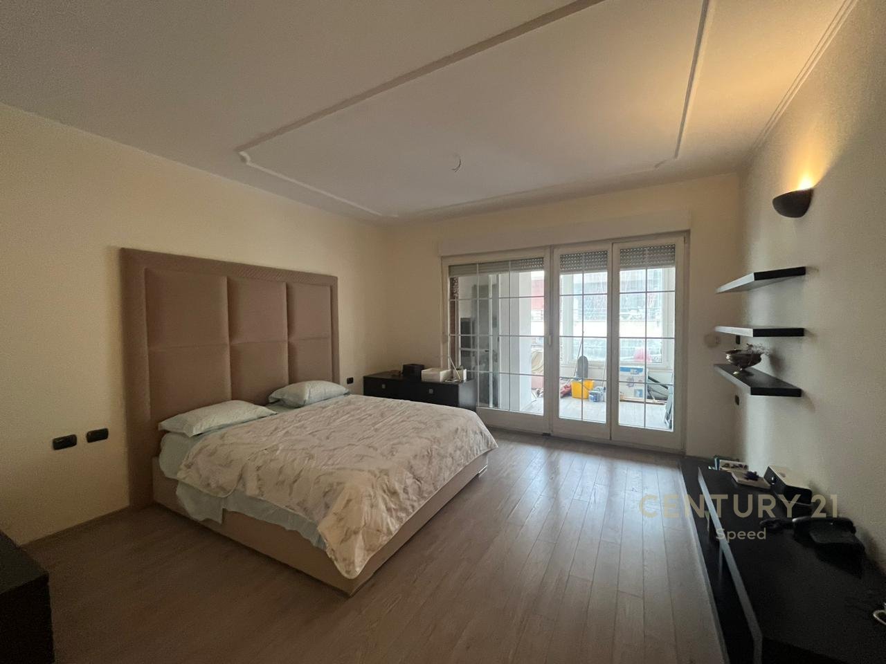 Ish Blloku – Apartament 2+1 me qira per zyre!!