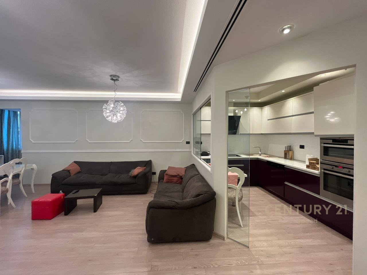 Ish Blloku – Apartament 2+1 me qira per zyre!!