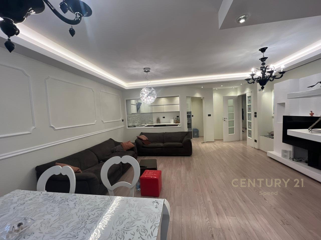 Ish Blloku – Apartament 2+1 me qira per zyre!!