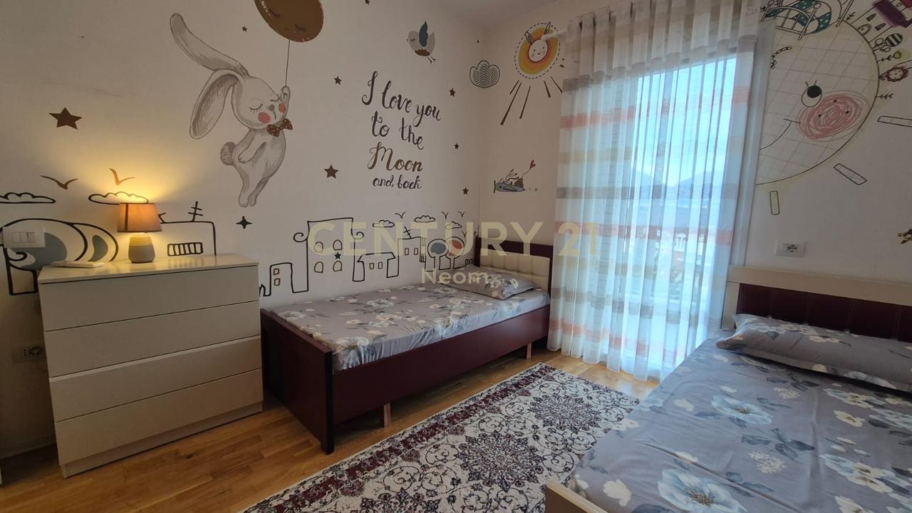Jepet me qira apartament 2+1+2, me ballkon dhe pamje fantastike nga Liqeni dhe Kopshti Botanik