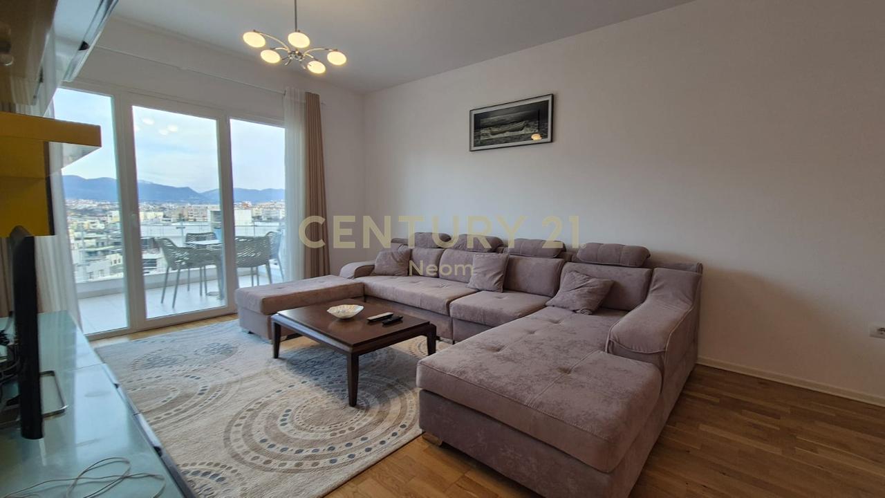 Jepet me qira apartament 2+1+2, me ballkon dhe pamje fantastike nga Liqeni dhe Kopshti Botanik