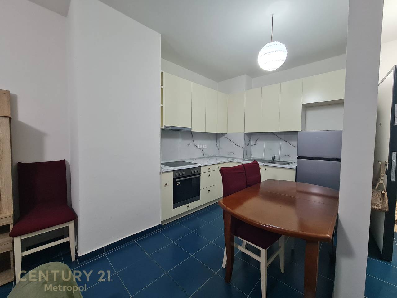 Ofroj per qira apartament 1+1, Tirana Golden Park 3!
