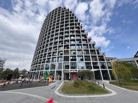 Ambjent per zyre me qira ne Lake View