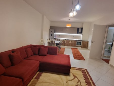 Apartament 1+1 me 2 poste parkimi per Qira te VILA L, në Astir!