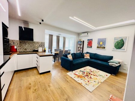 🏠 Appartamento 2+1 in Vendita
📍 Kodra e Diellit, sopra il ring vicino a Big Market