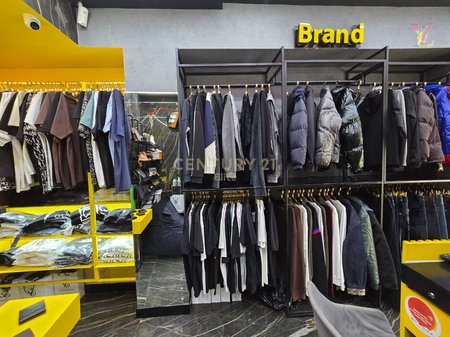 SHITET BIZNESI BUTIK NE VASIL SHANTO, RRUGE KRYESORE!