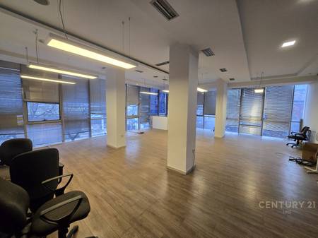 Ambient për Zyrë me Qira ne Xhamllik!