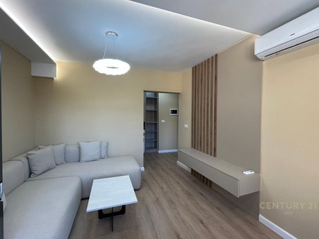 APARTAMENT 1+1 ME QERA, 21 DHJETORI.