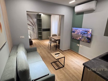 Shiten 3 Garsoniere+lavanteri te investuara  te pershtatuara per AirBnb!