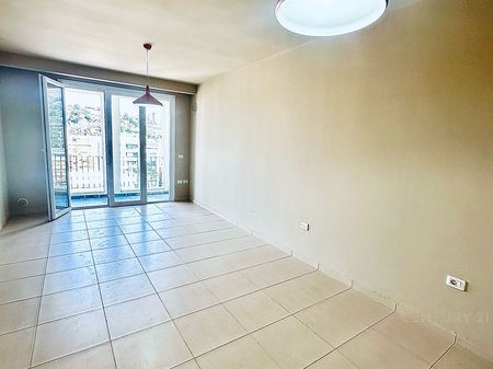 Appartamento 2 + 1 in vendita a Shkëmbi i Kavajës