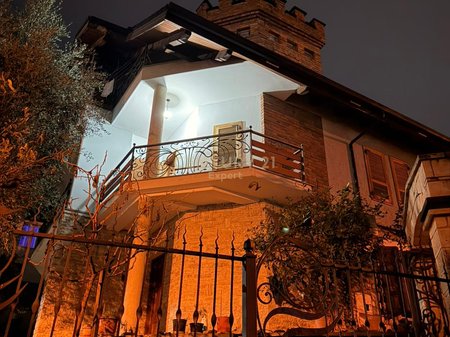 Vile per qira ne zonen e Kopshtit Botanik Zoologjik!