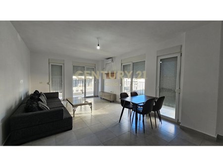 Jepet Me Qera Apartament 2+1+2   tek 5 Maji