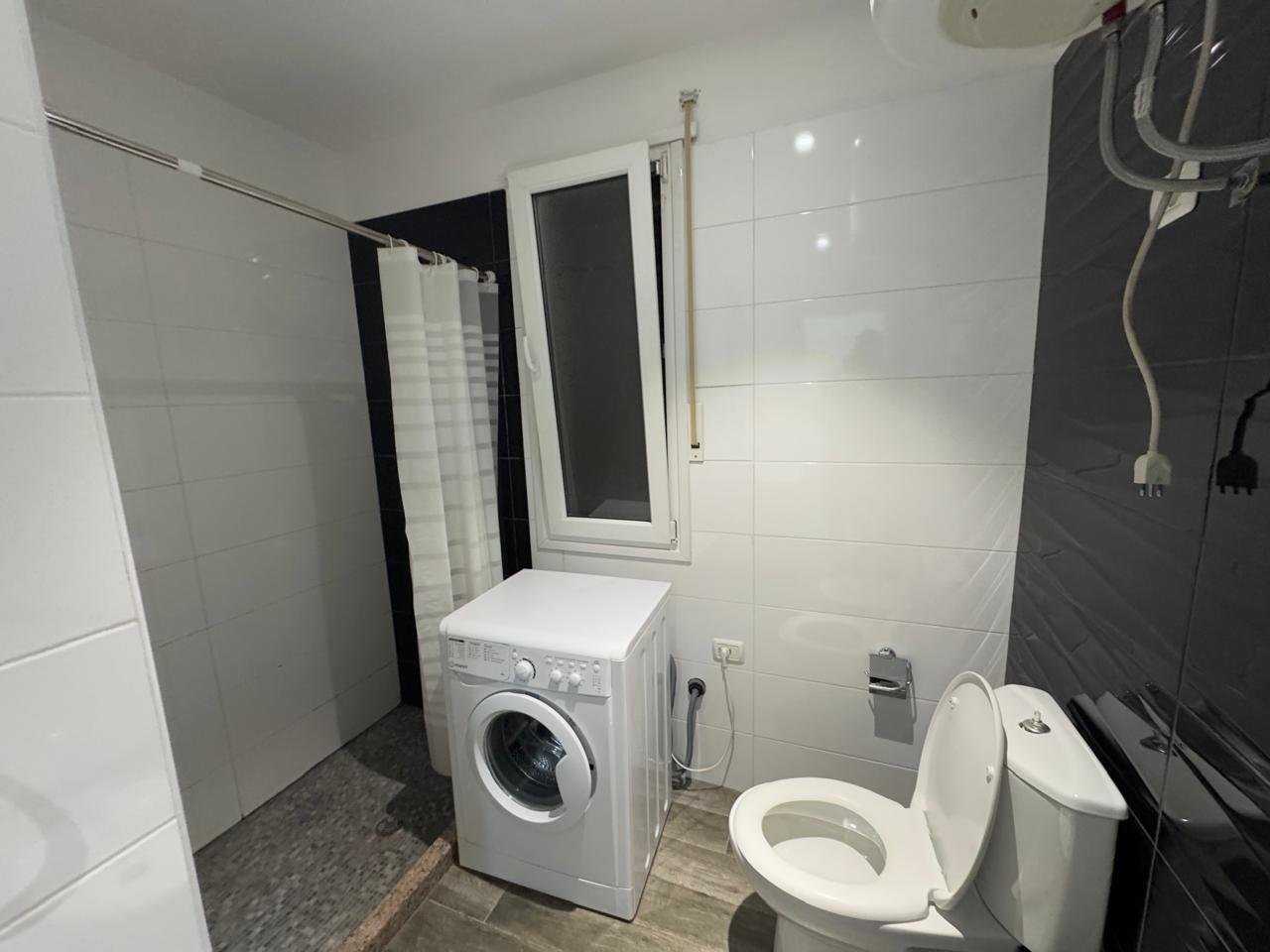 APARTAMENT 3+2 PER QIRA PRANE KISHES ORTODOKSE!