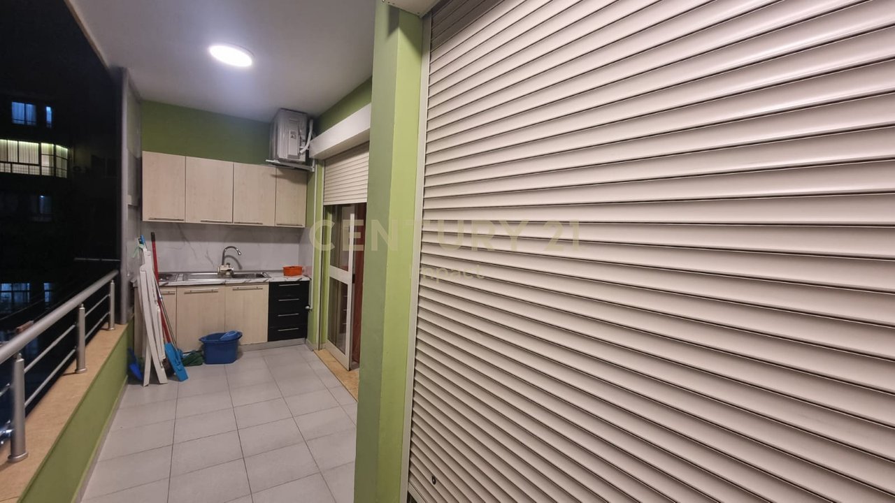Apartament 1+1 me 2 poste parkimi per Qira te VILA L, në Astir!