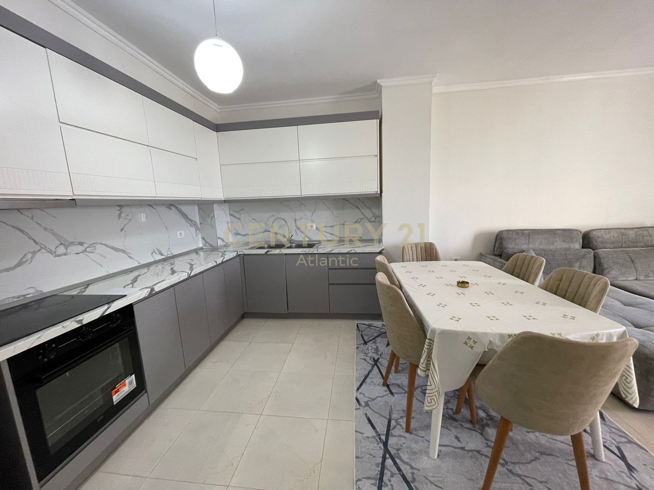 Jepet Apartament 1+1 me qira me pamje deti ne Plazh Hekurudha, Durres!